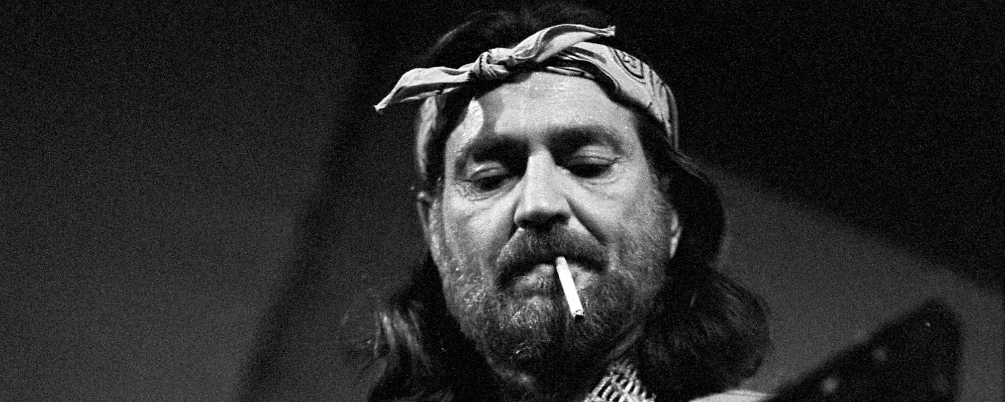 في مثل هذا اليوم من عام 1975، احتل ويلي نيلسون المركز الأول بألبوم شكل حركة البلاد الخارجة عن القانون في مثل هذا اليوم من عام 1975، احتل ويلي نيلسون المركز الأول بألبوم شكل حركة البلاد الخارجة عن القانون