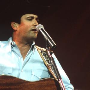 Tracy Byrd performing