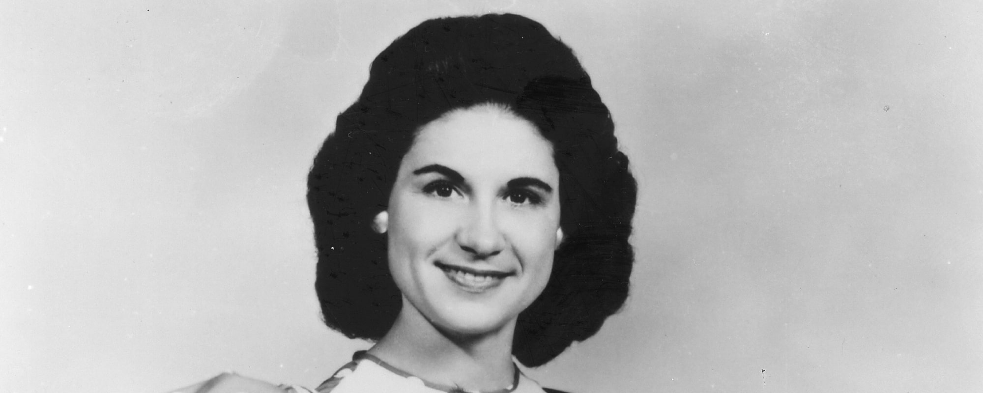 في مثل هذا اليوم من عام 2018، ودع عالم موسيقى الريف كاتب الأغاني الذي كتب أغاني ناجحة لكيتي ويلز وريد فولي وتينيسي إرني فورد. في مثل هذا اليوم من عام 2018، ودع عالم موسيقى الريف كاتب الأغاني الذي كتب أغاني ناجحة لكيتي ويلز وريد فولي وتينيسي إرني فورد.