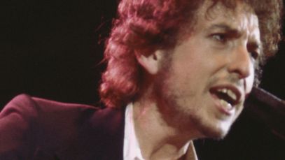Bob Dylan performing in 1974