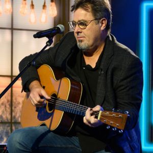 Vince Gill playing guitar