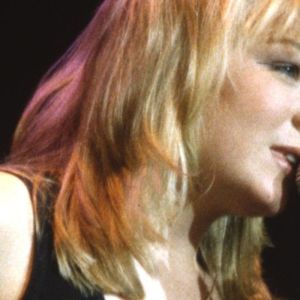 "How Do I Live" singer LeAnn Rimes performing