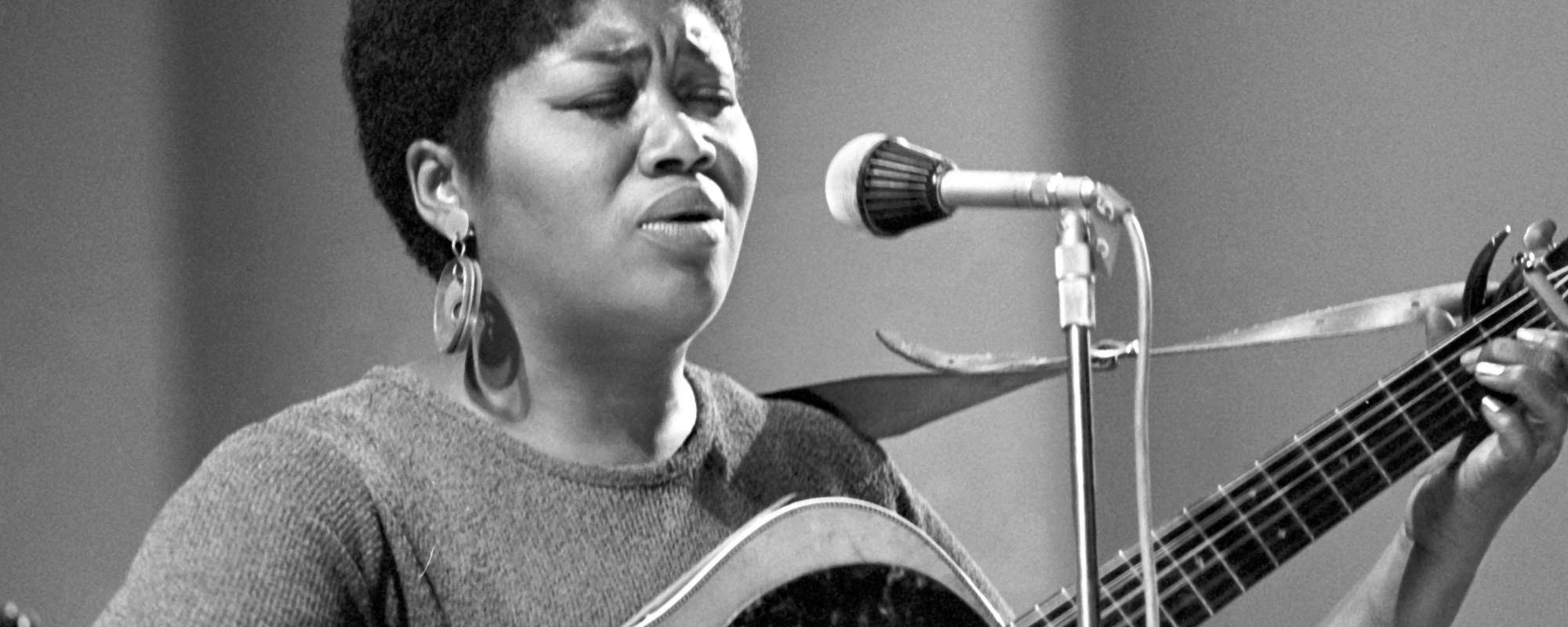 On This Day in 2008, the World Lost the Queen of American Folk Music, Responsible for Influencing Your 1960s Favorites