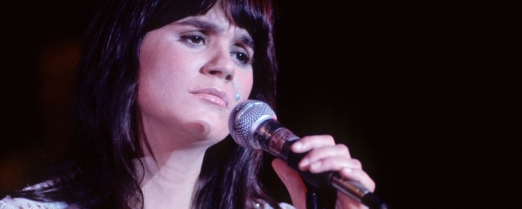 “Like Trying to Catch Mercury”: Linda Ronstadt on the Classic Top 10 Album That Almost Never Came To Be