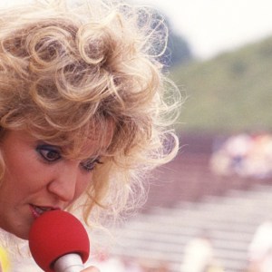 Everyone Should Know These 4 Country Love Songs From 1988