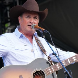 4 Tracy Byrd Songs That Every Country Music Fan Should Still Know Today