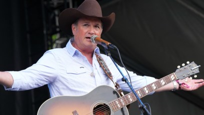 4 Tracy Byrd Songs That Every Country Music Fan Should Still Know Today