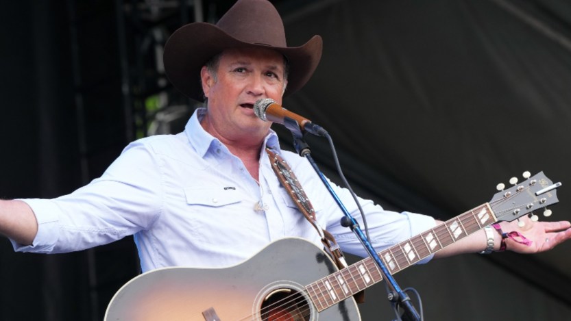 4 Tracy Byrd Songs That Every Country Music Fan Should Still Know Today