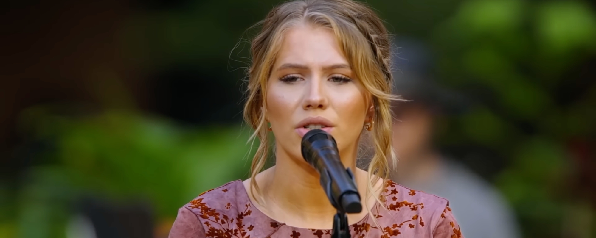 3 Quick Facts About Hannah Harper: The 'American Idol' Singer Luke Bryan Likened to Dolly Parton - American Songwriter