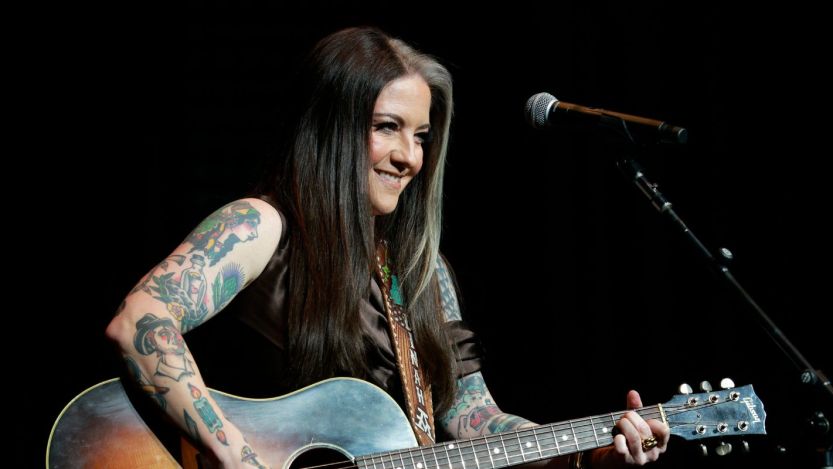 Ashley McBryde Surprises Chief’s Tour Group With "One Night Standard” Performance