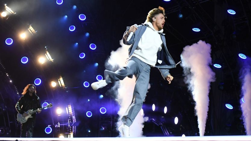 “Got Back Up”: Bailey Zimmerman Reflects on Bouncing Back From Viral Onstage Mishap