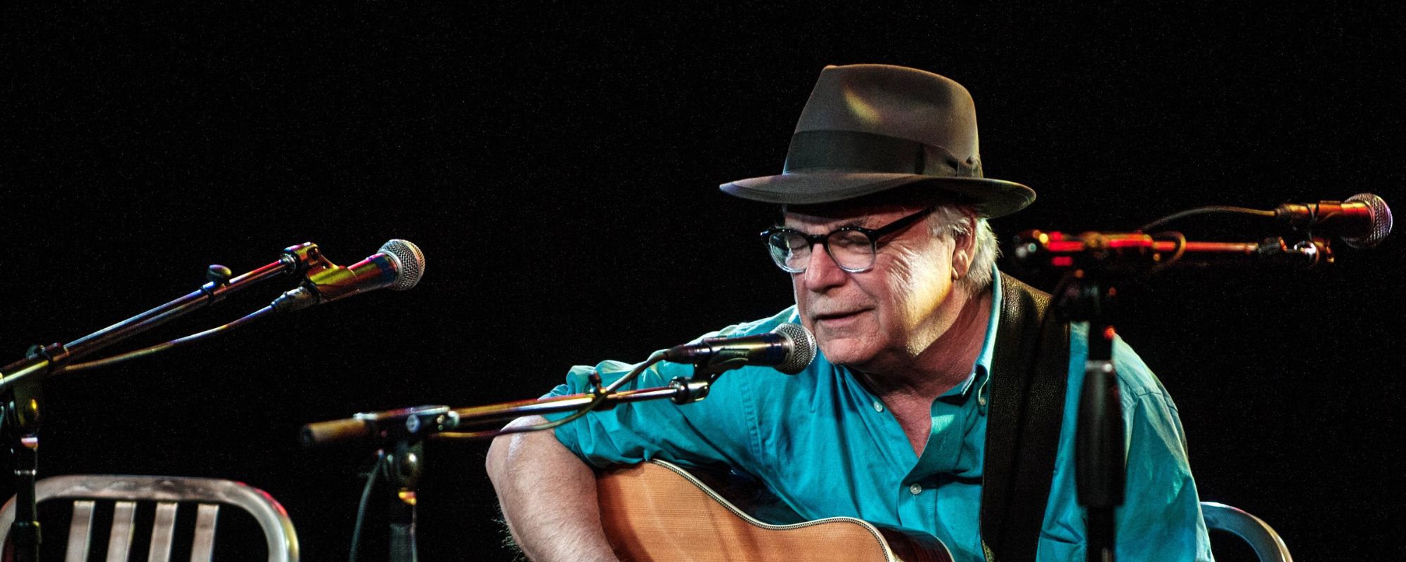 On This Day in 2020, This “Gruff” but “Sensitive” Folk Icon Apologized to the Crowd Before Peacefully Passing Away Onstage