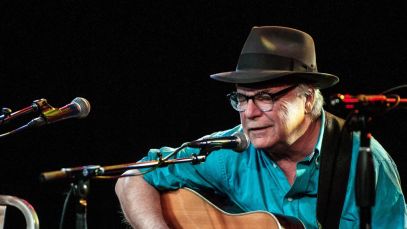 On This Day in 2020, This Enigmatic Folk Singer Apologized to the Crowd Before Suffering a Fatal Heart Attack Onstage