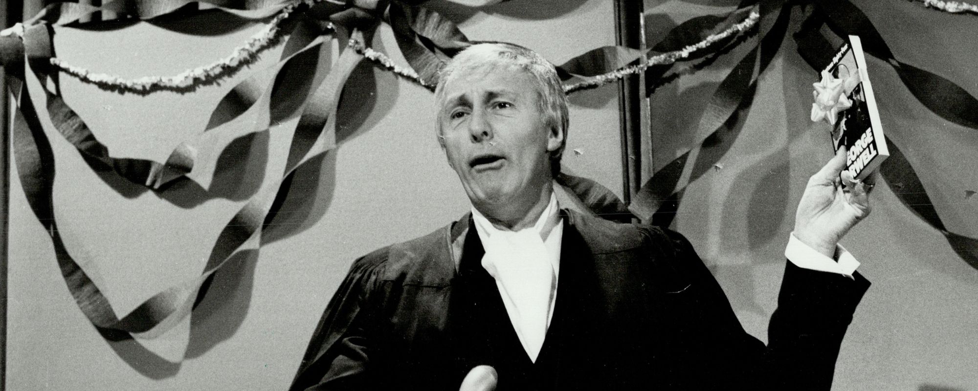 On This Day in 2015, We Lost the ‘Hee Haw’ Actor, Comedian, and Journalist Who Helped Push Country Music Into Mainstream Television