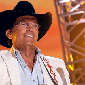 A Throwback to George Strait Honoring Brooks & Dunn With "Boot Scootin' Boogie"