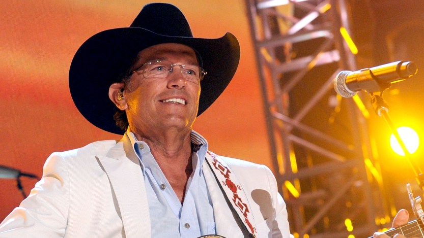 A Throwback to George Strait Honoring Brooks & Dunn With "Boot Scootin' Boogie"