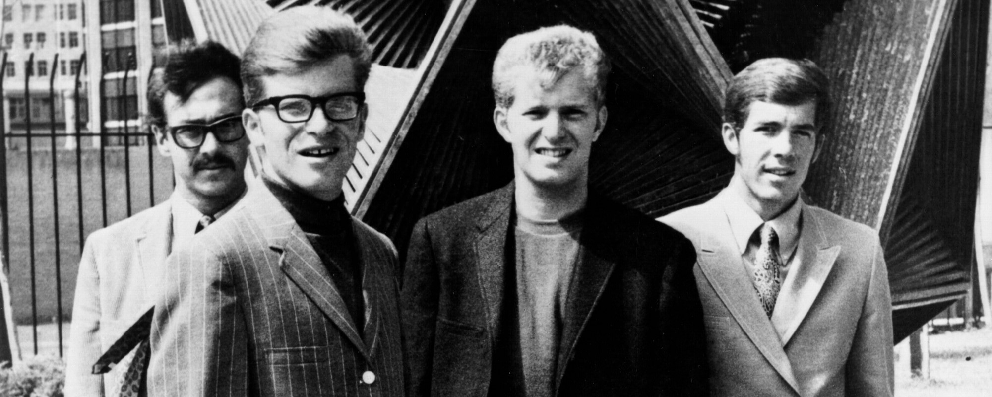 يتذكر ستو كوك بدايات المدرسة الإعدادية لفرقة Creedence Clearwater Revival وأصول اسم الفرقة