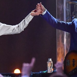 The Moody Blues’ Justin Hayward Pays Heartfelt Tribute to Late Bandmate John Lodge in Year-End Message