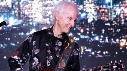 4 Fabulous Guitar Riffs by The Doors’ Robby Krieger That Don’t Get Enough Credit, in Honor of His 80th Birthday Today