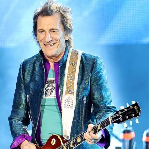 Watch Ronnie Wood’s Performances of a Faces Classic and Two New Songs on the U.K. New Year’s Special ‘Jools’ Annual Hootenanny’