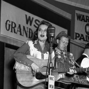 Born on This Day in 1933, “The Golden Hillbilly of Country Music” Who Blazed a Trail to the Top of the Charts