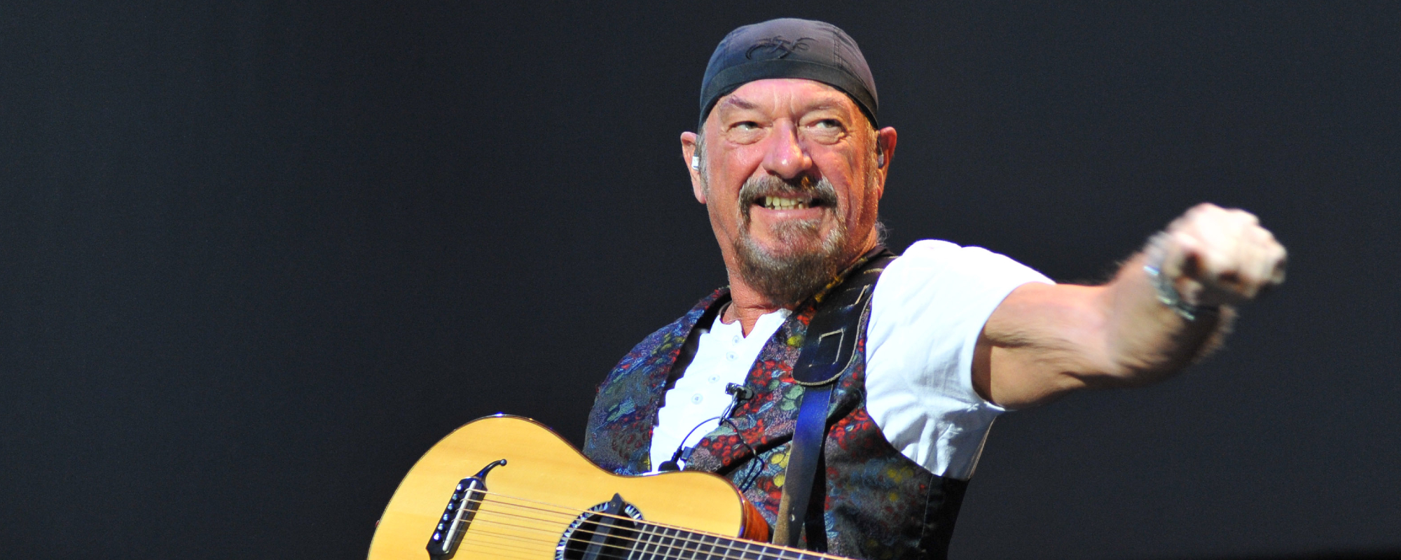 يدق إيان أندرسون من Jethro Tull ناقوس الخطر بشأن خداع الذكاء الاصطناعي “الخبيث والصبياني”. يدق إيان أندرسون من Jethro Tull ناقوس الخطر بشأن خداع الذكاء الاصطناعي “الخبيث والصبياني”.