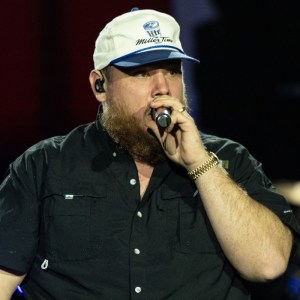 Luke Combs Makes Heartfelt Gesture to Grieving Fan Ahead of Notre Dame Stadium Show