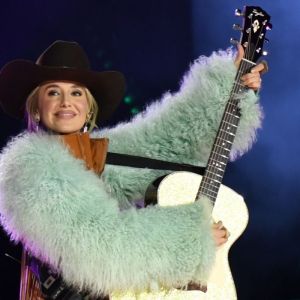 Lainey Wilson Hints at New Music While Celebrating Her Ninth No. 1 Hit