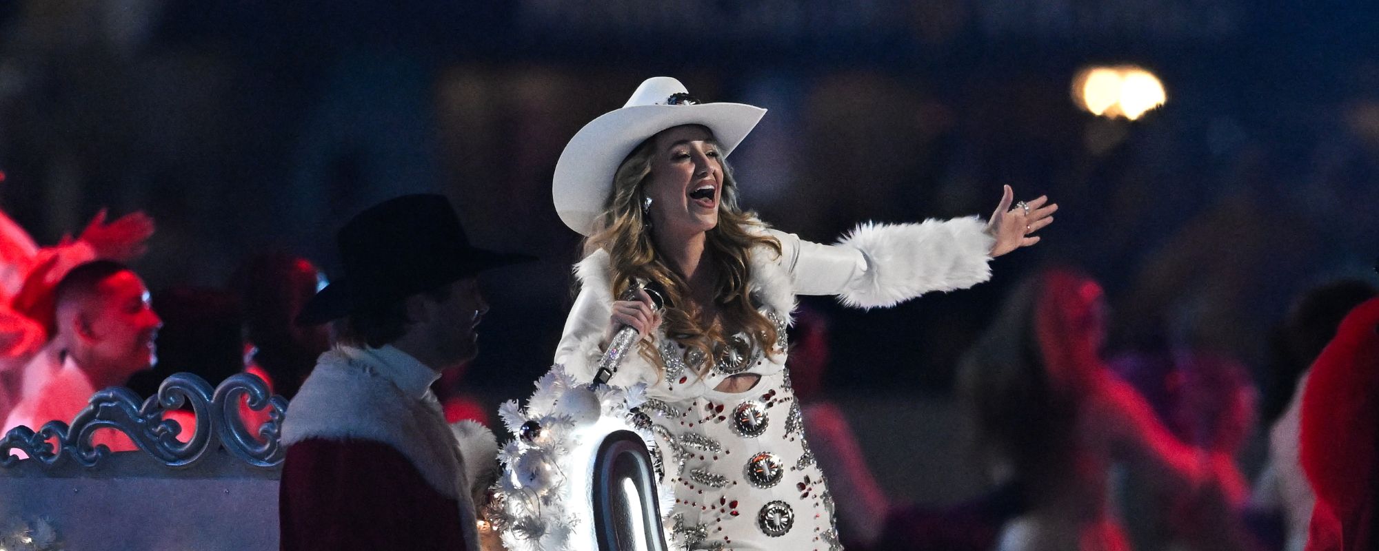 Lainey Wilson Reveals Two Dream Collaborators: “The List Goes on and On”