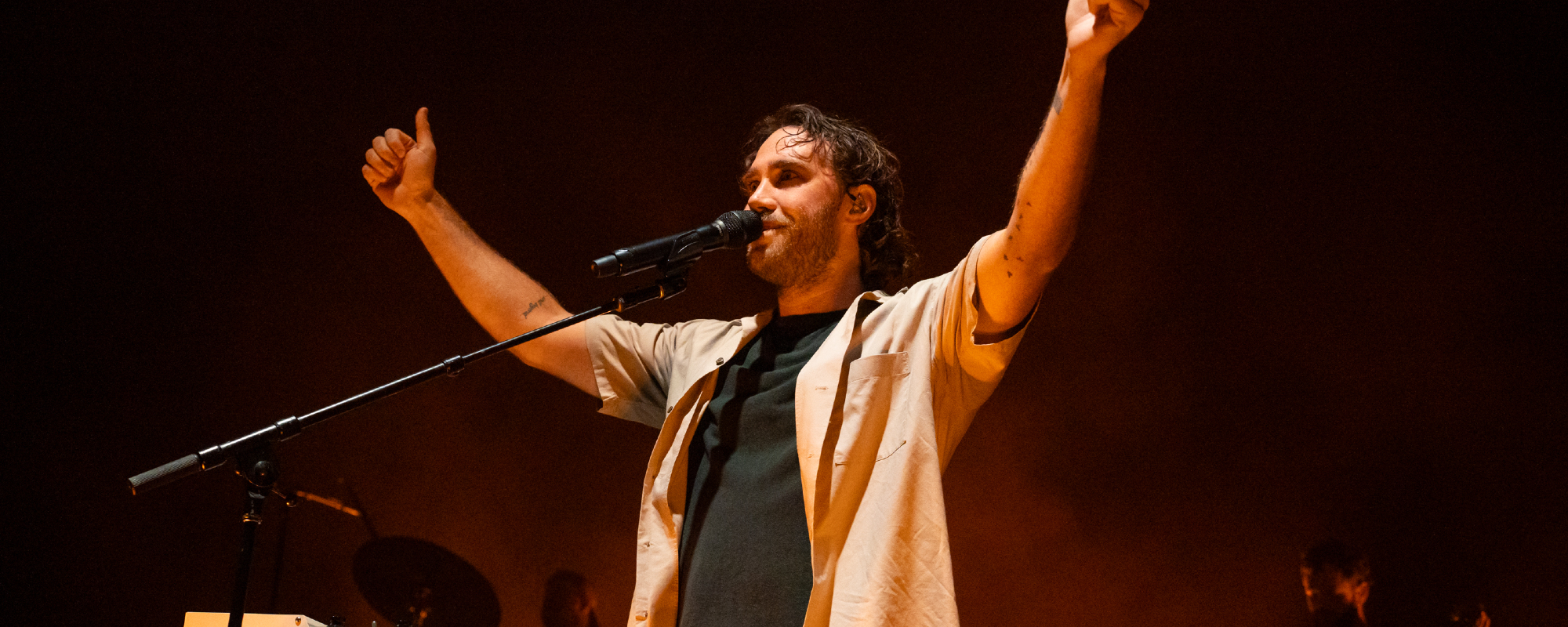 Matt Corby Pays Tribute to Sydney Shooting Victims During Touching New Year’s Eve Performance of a 1987 INXS Classic