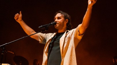 Matt Corby Pays Tribute to Sydney Shooting Victims During New Year’s Eve Performance