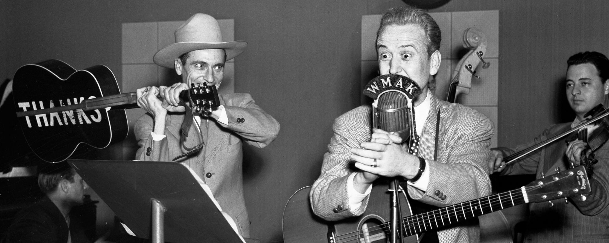 في مثل هذا اليوم من عام 1945، أصبحت المغنية ذات الشعر الأحمر من بلو ليك بولاية كنتاكي أول نجمة ريفية في ناشفيل. في مثل هذا اليوم من عام 1945، أصبحت المغنية ذات الشعر الأحمر من بلو ليك بولاية كنتاكي أول نجمة ريفية في ناشفيل.