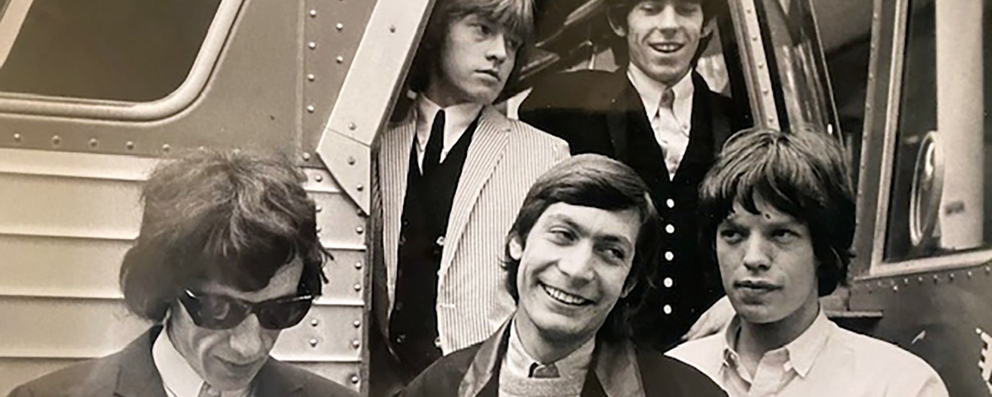 لتتناسب مع نجاح فرقة البيتلز، كان على فرقة رولينج ستونز “أن تصبح فرقة بوب”.