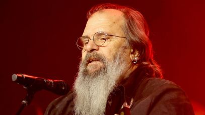 Born on This Day in 1955, the Outlaw Country Trailblazer Who Beat Addiction and Made a Triumphant Comeback