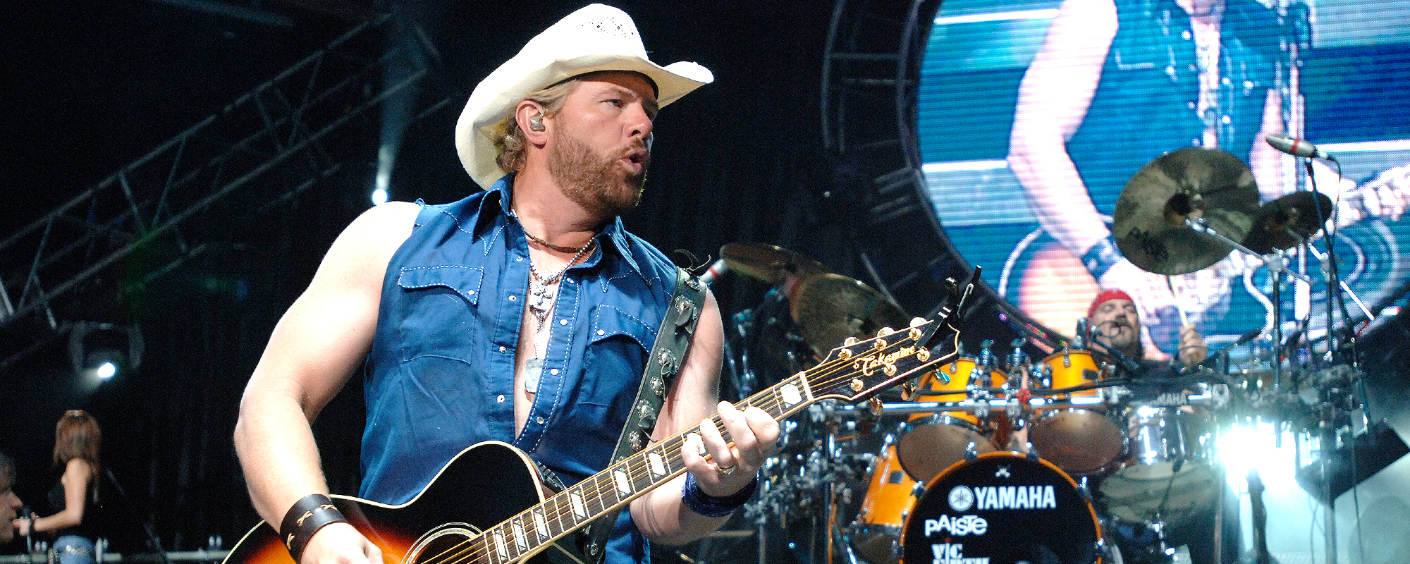 Senate Bill Seeks to Honor Toby Keith With a Memorial Bridge Named After His No. 1 Hit Song - American Songwriter