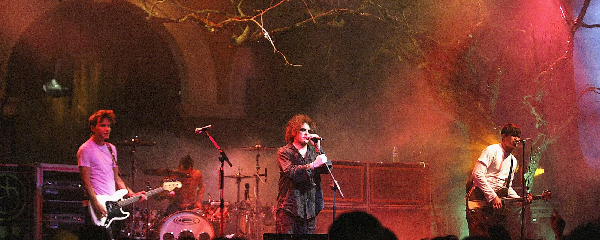 The 2003 Song Robert Smith Co-Wrote With Blink-182 That Was Inspired by The Cure’s Classic “The Love Cats”