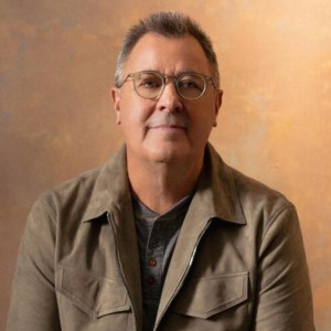 Vince Gill Continues Year-Long EP Series With Upcoming 'Brown's Diner Bar'