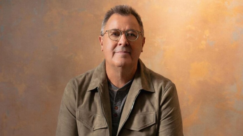 Vince Gill Continues Year-Long EP Series With Upcoming 'Brown's Diner Bar'