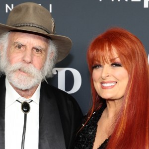 Wynonna Judd Opens Up About Bob Weir’s Kind Act After Naomi Judd’s Death