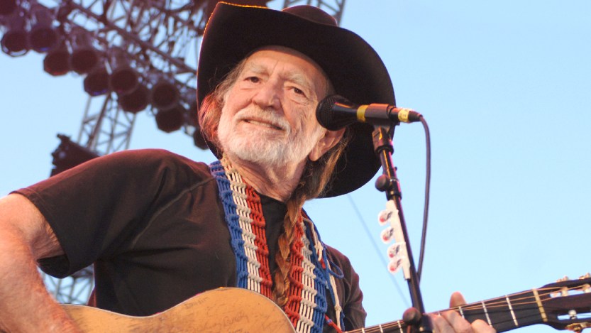 When Willie Nelson, Vince Gill, and Albert Lee United for "Blue Eyes Crying in the Rain" at Crossroads