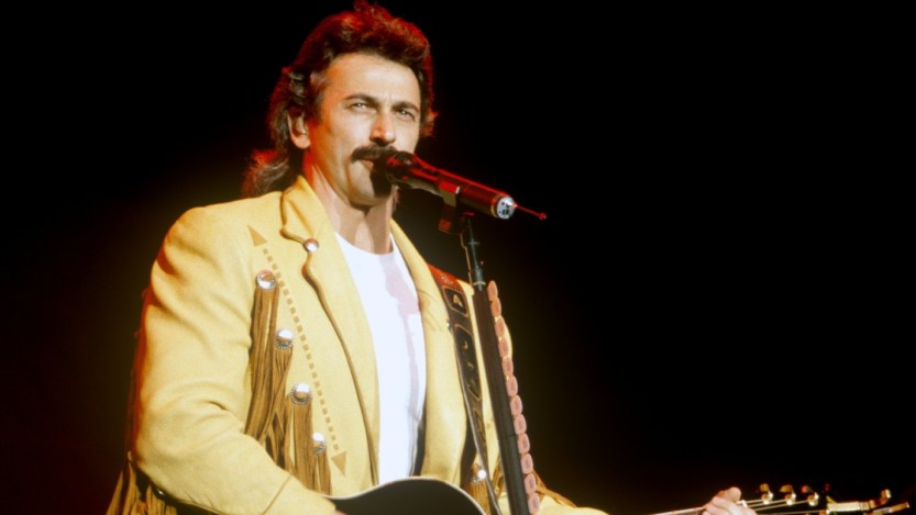 4 90s Country Artists Who We Wish Would Make a Comeback in 2026