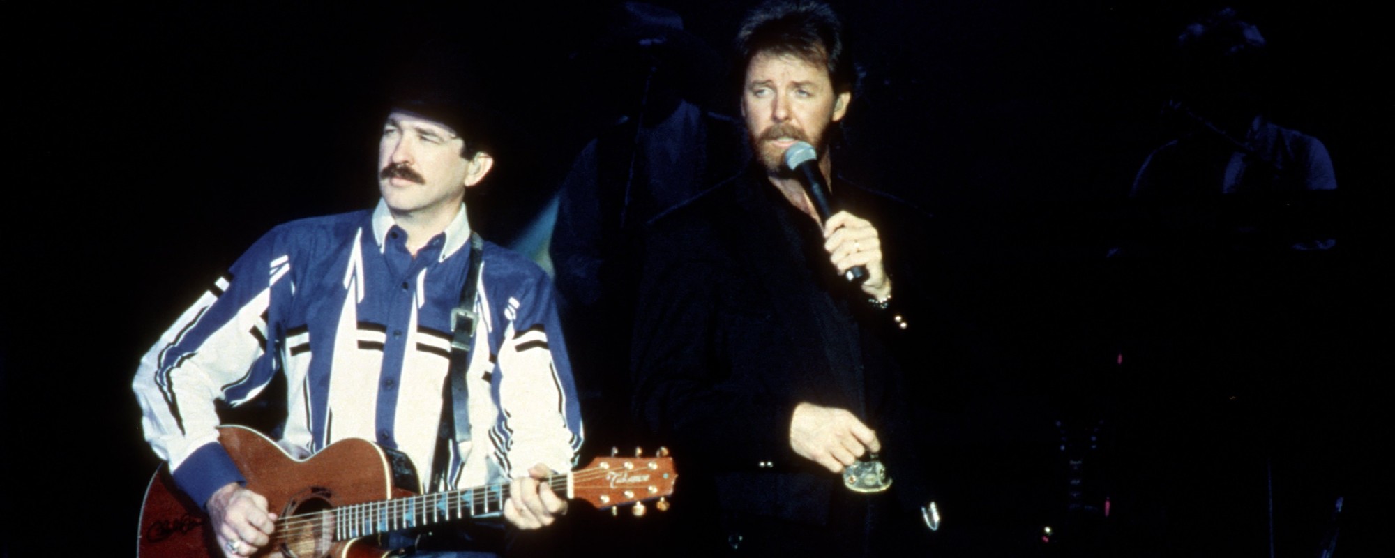 4 Country Songs From the 90s That Need To Be on Every Party Playlist