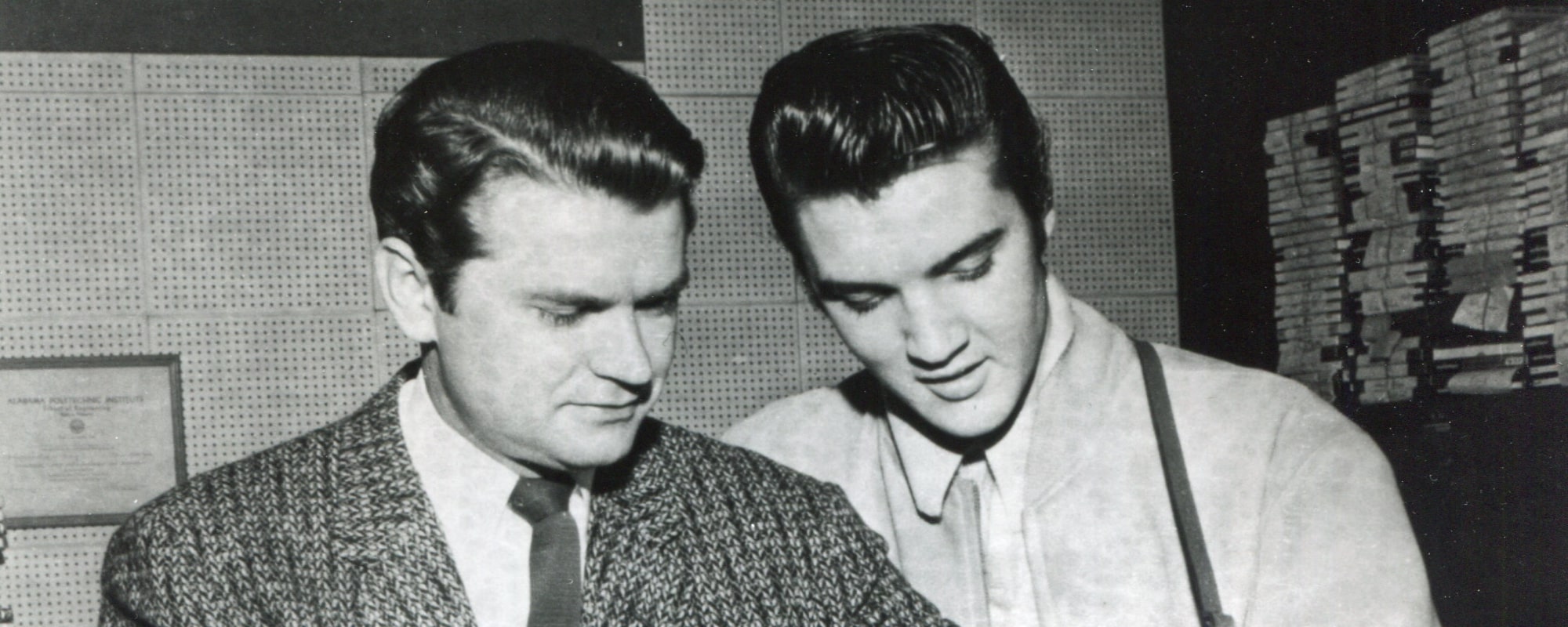 Born on This Day in 1923, the Visionary Producer Who Shaped the Face of Modern Music and Introduced the World to Johnny Cash, Elvis Presley, and B.B. King