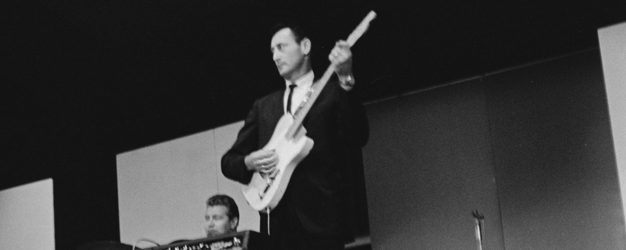 Born on This Day in 1928, the Innovative Tennessee Three Guitarist Who Shaped Johnny Cash’s Iconic Sound