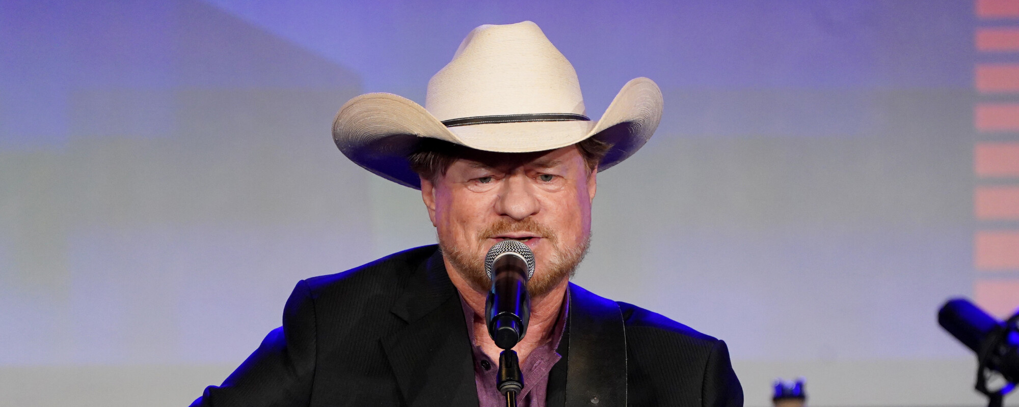 Legendary Songwriter Paul Overstreet Discusses His Toe-Tapping New Single “Doin’ It to Country Songs” (Exclusive)