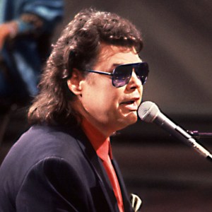 Ronnie Milsap performing