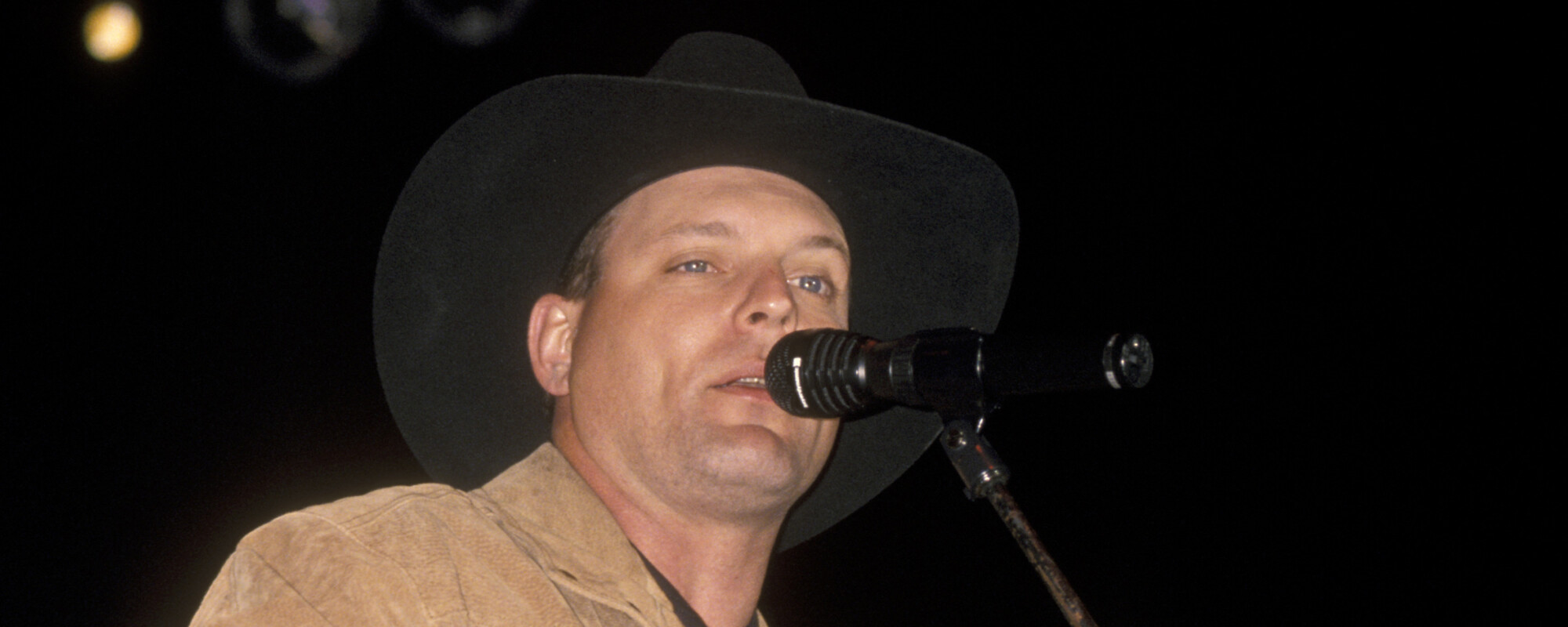 Born on This Day in 1965, the 90s Country Star Whose No. 1 Singles Became Major R&B Hits