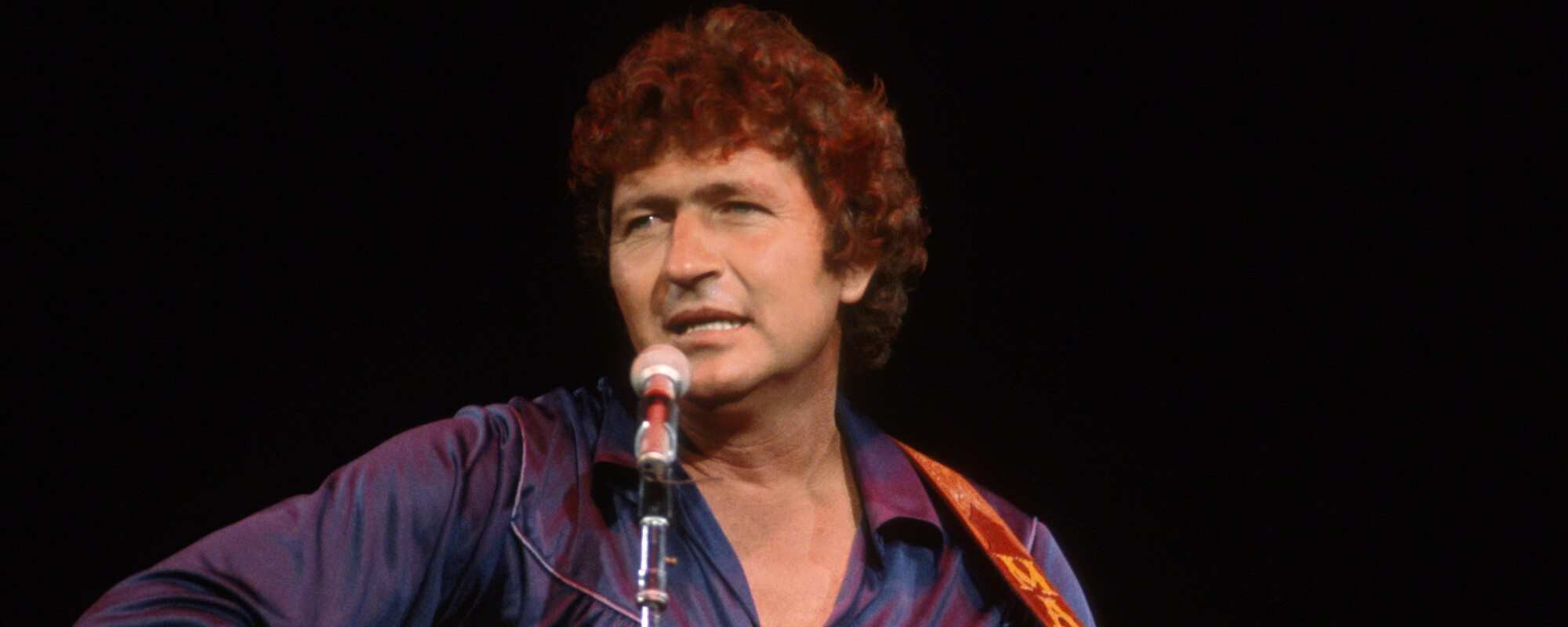 Born on This Day in 1942, the 80s Country Star Who Wrote Hit Songs for Elvis Presley and Glen Campbell