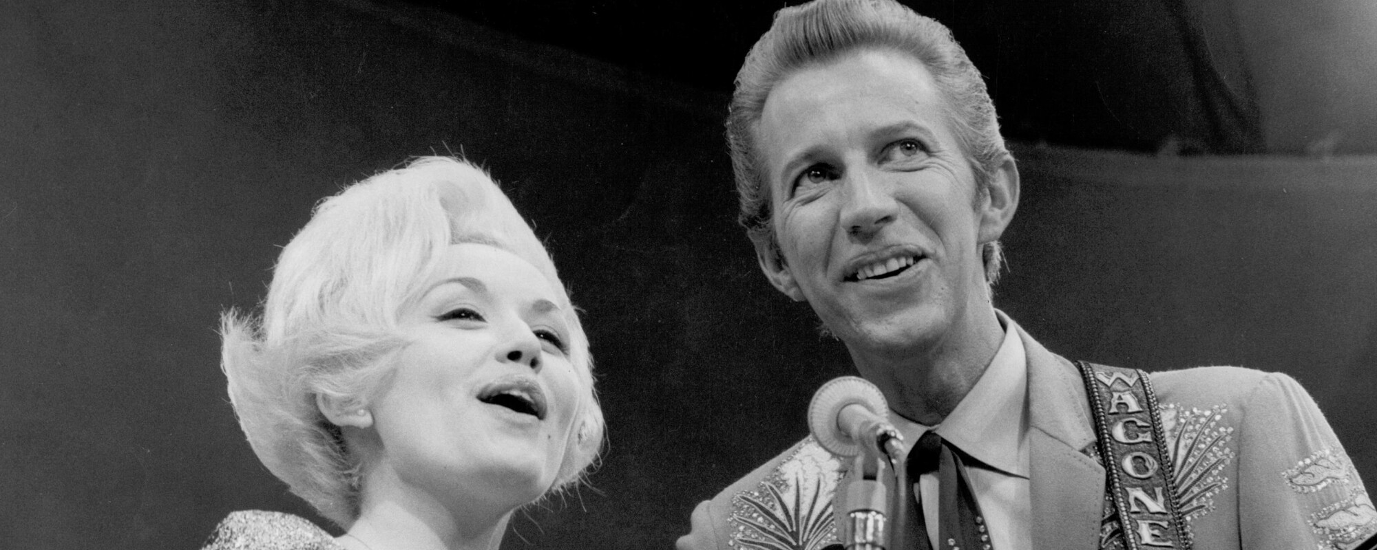 Born on This Day in 1938, the 1960s Country Star Who Paved the Way for Dolly Parton’s Big Break