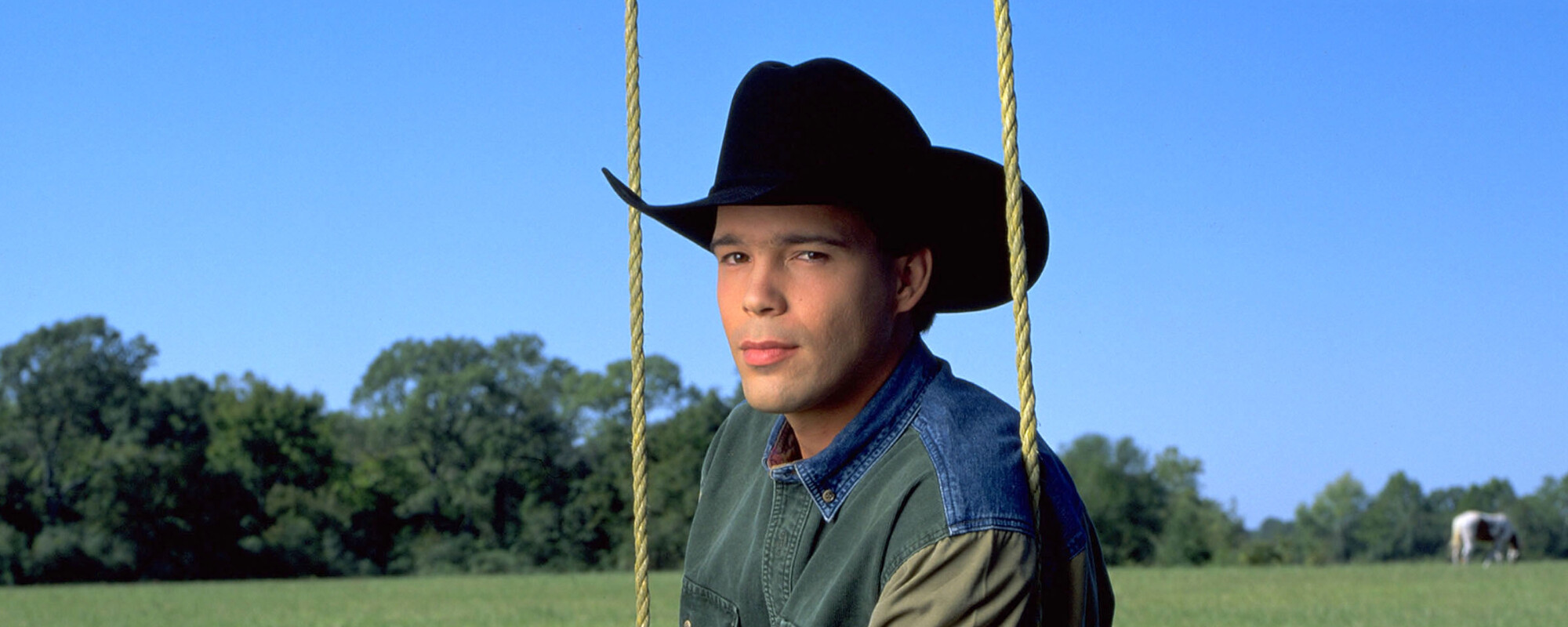 Un día como hoy de 1994, Clay Walker alcanzó el número 1 con una canción que llamó “Autobiografía” inspirada en sus abuelos. Un día como hoy de 1994, Clay Walker alcanzó el número 1 con una canción que llamó “Autobiografía” inspirada en sus abuelos.